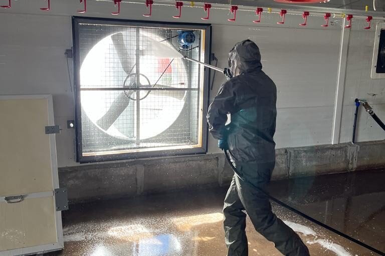 Limpieza de Granjas Avícolas realizada por HidroSegre en Lleida